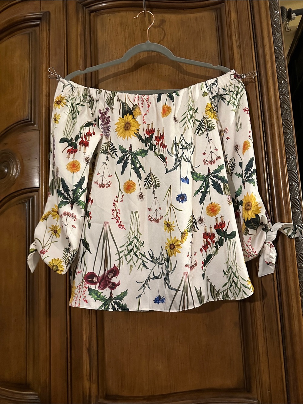 Bailey 44 Like NEW Cream  Garden Wildflower Botanical Off-Shoulder Blouse